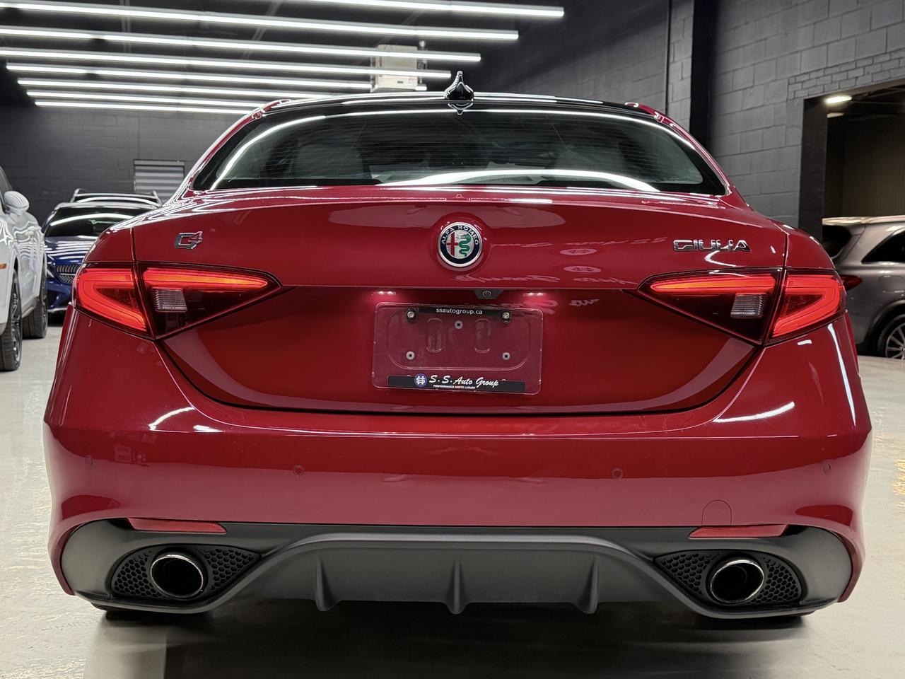 2017 Alfa Romeo Giulia TI|NAV|BACKUP|HK SOUND|PANO|ONE OWNER| Photo4