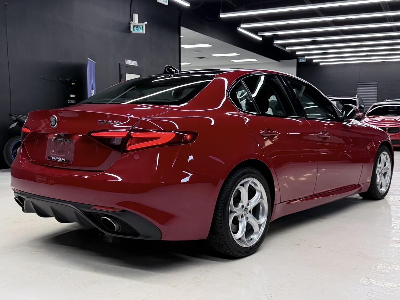 2017 Alfa Romeo Giulia TI|NAV|BACKUP|HK SOUND|PANO|ONE OWNER| Photo