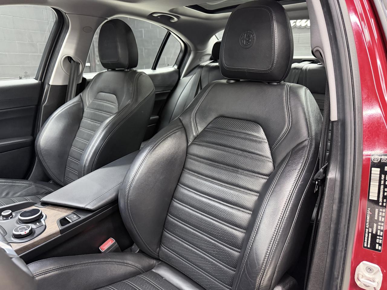 2017 Alfa Romeo Giulia TI|NAV|BACKUP|HK SOUND|PANO|ONE OWNER| Photo