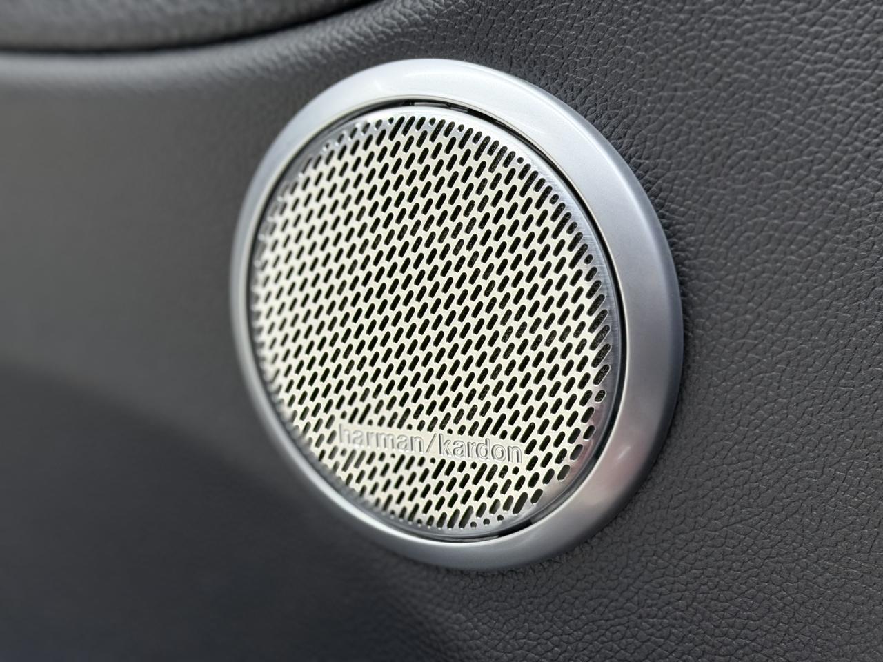 2017 Alfa Romeo Giulia TI|NAV|BACKUP|HK SOUND|PANO|ONE OWNER| Photo