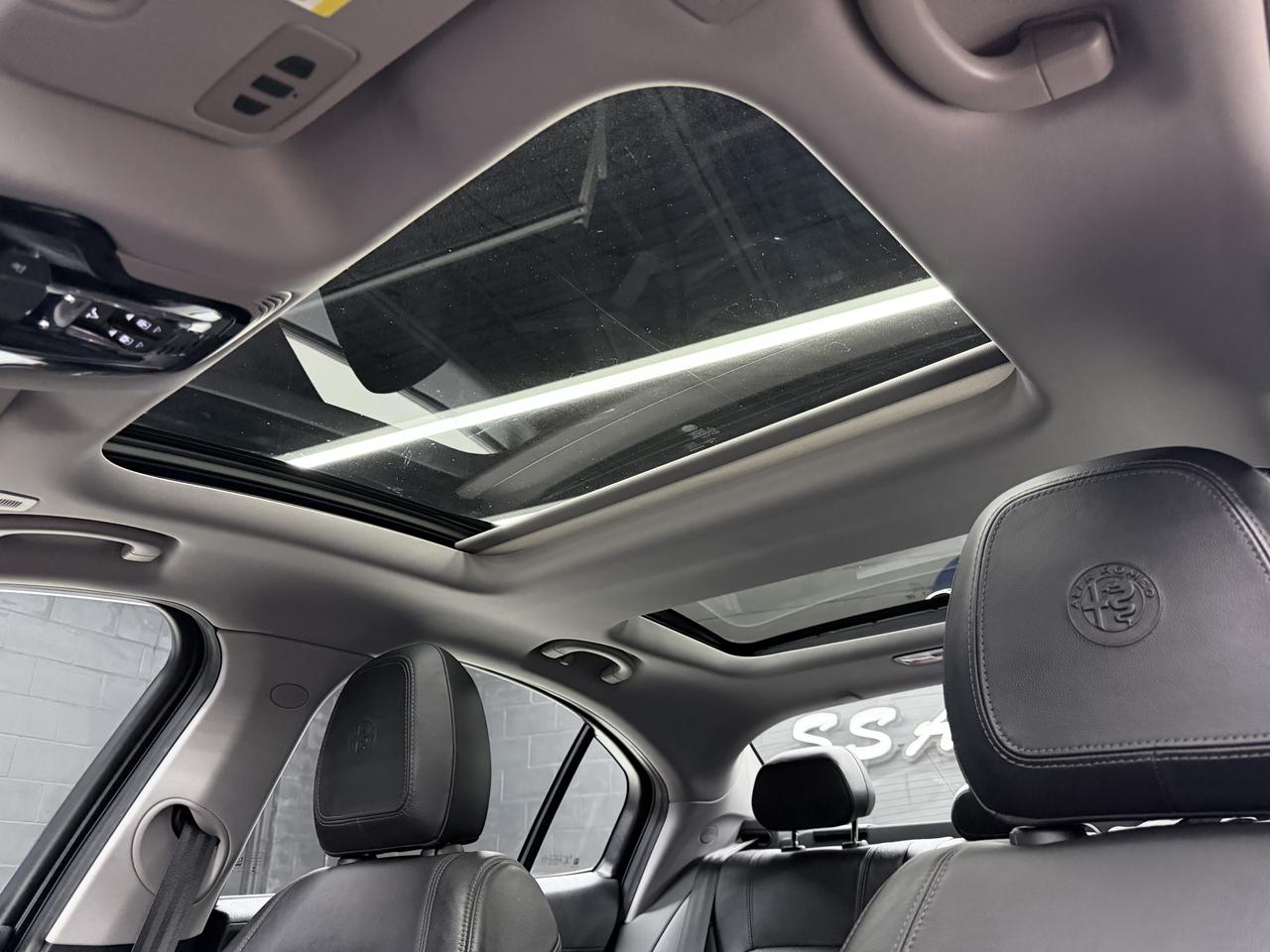 2017 Alfa Romeo Giulia TI|NAV|BACKUP|HK SOUND|PANO|ONE OWNER| Photo