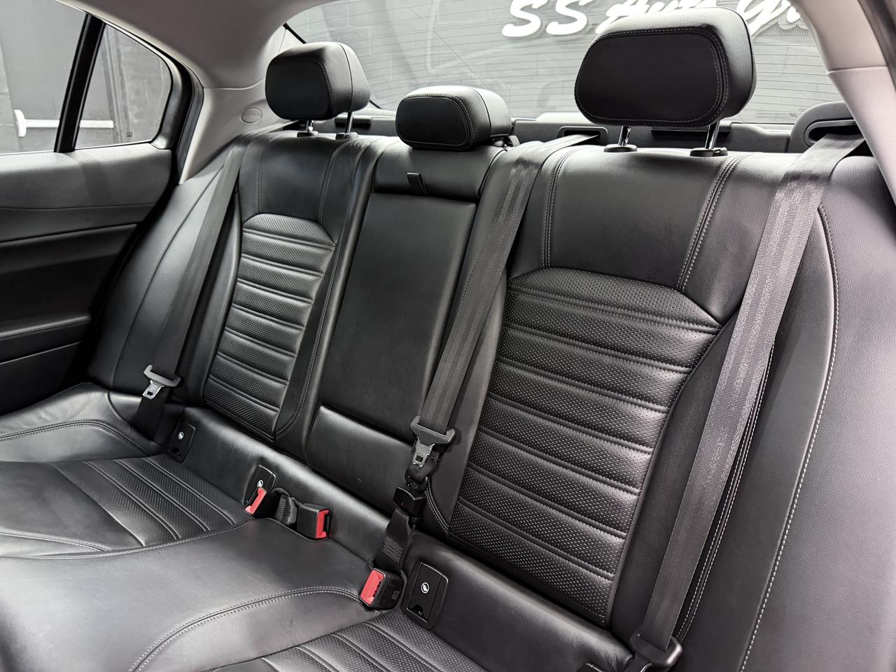 2017 Alfa Romeo Giulia TI|NAV|BACKUP|HK SOUND|PANO|ONE OWNER| Photo