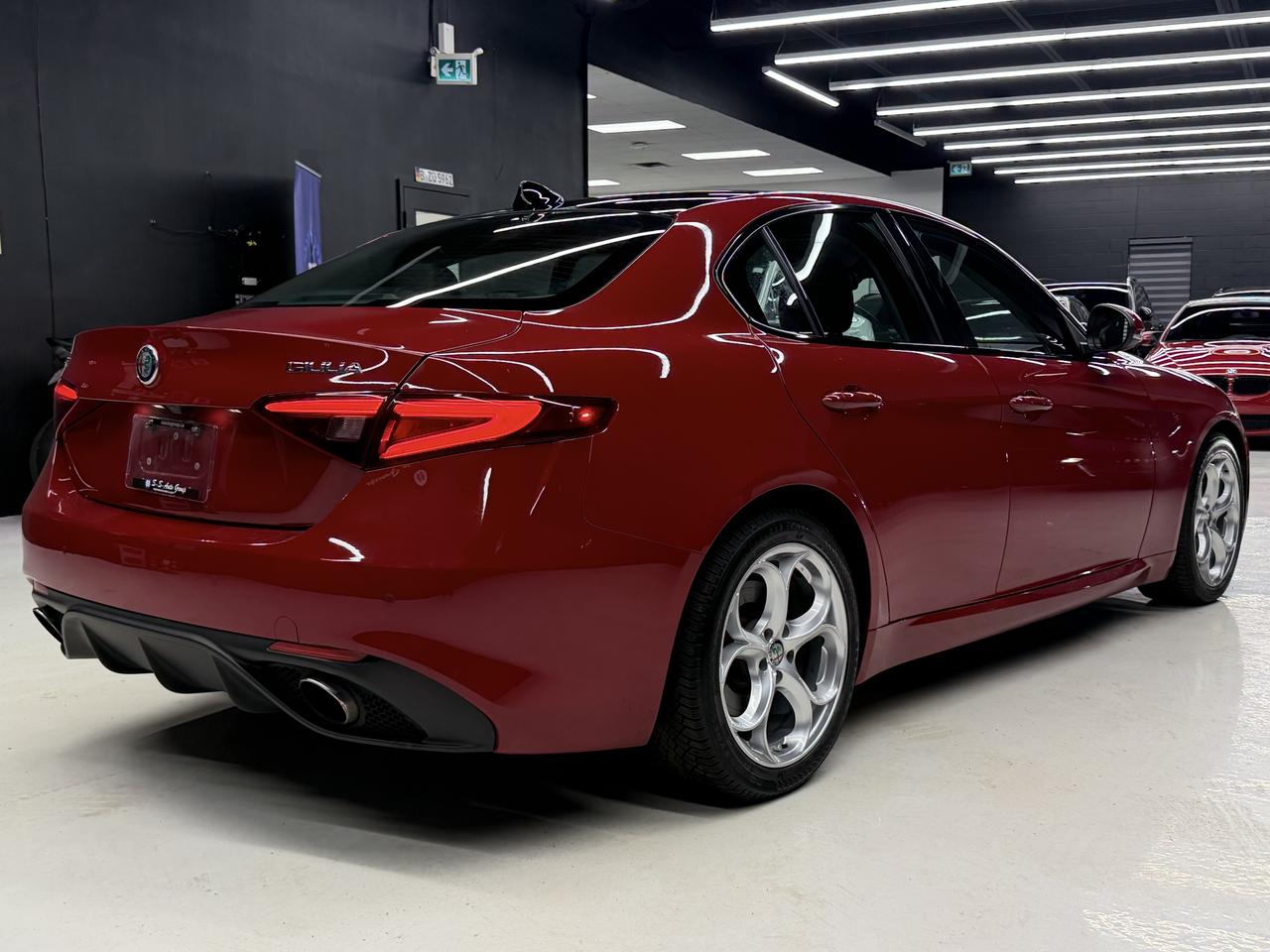 2017 Alfa Romeo Giulia TI|NAV|BACKUP|HK SOUND|PANO|ONE OWNER| Photo3