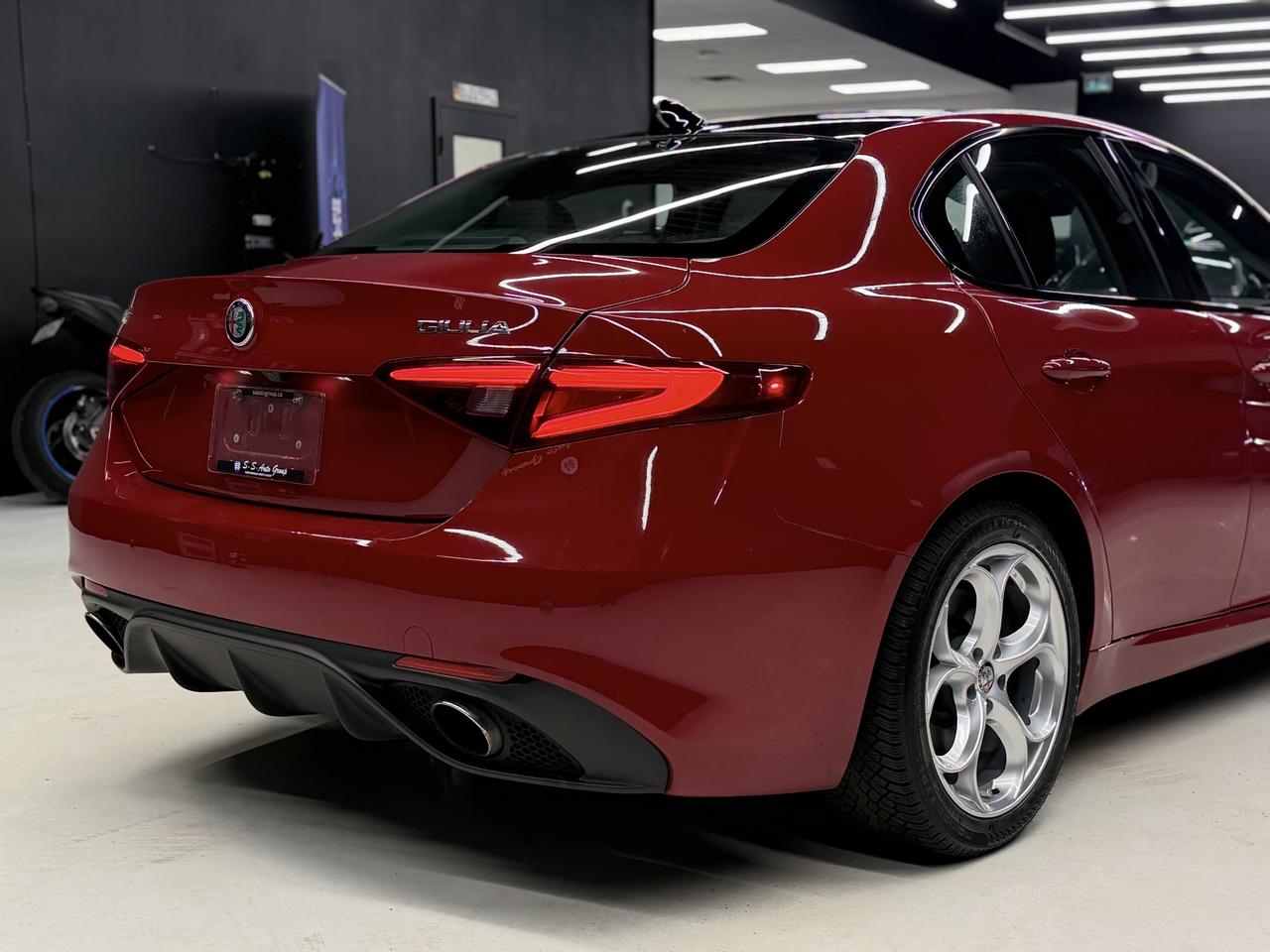 2017 Alfa Romeo Giulia TI|NAV|BACKUP|HK SOUND|PANO|ONE OWNER| Photo