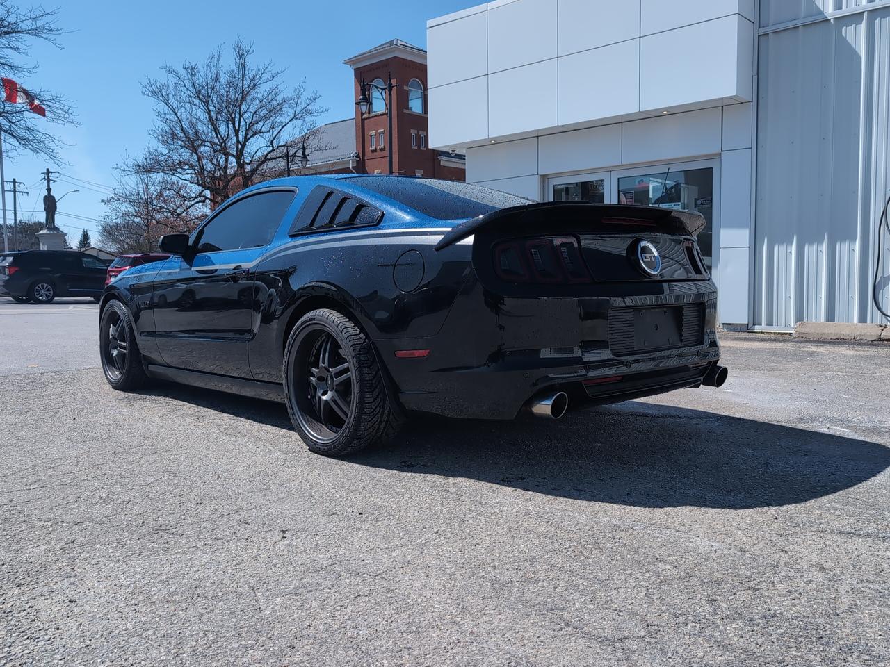 2013 Ford Mustang GT Photo3