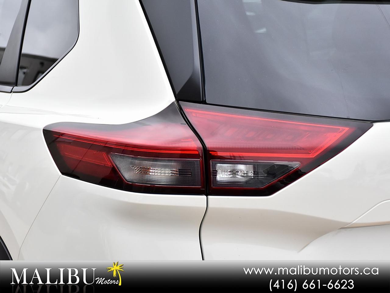 2022 Nissan Rogue SV Photo