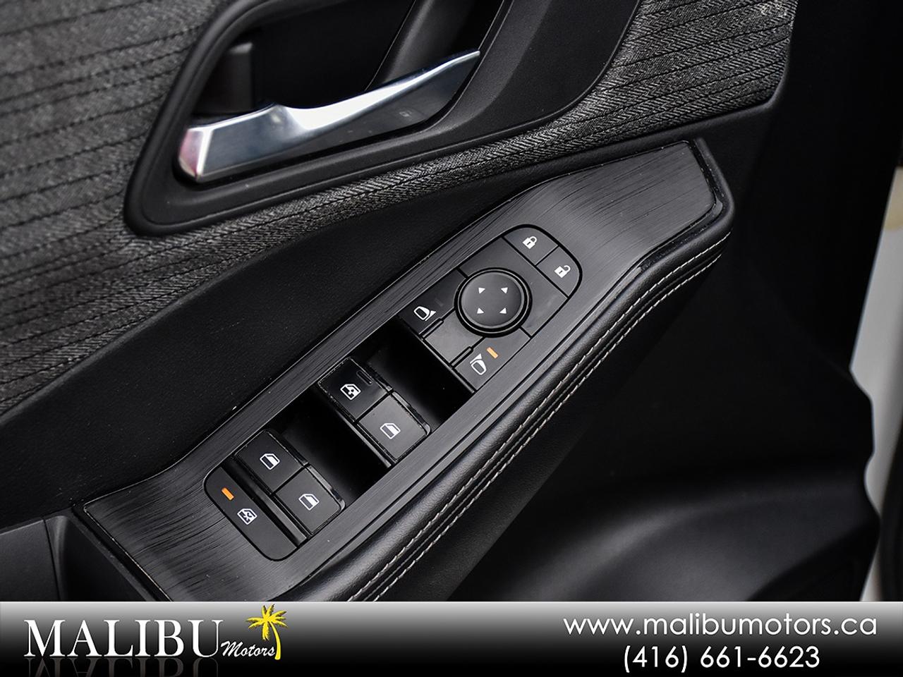 2022 Nissan Rogue SV Photo