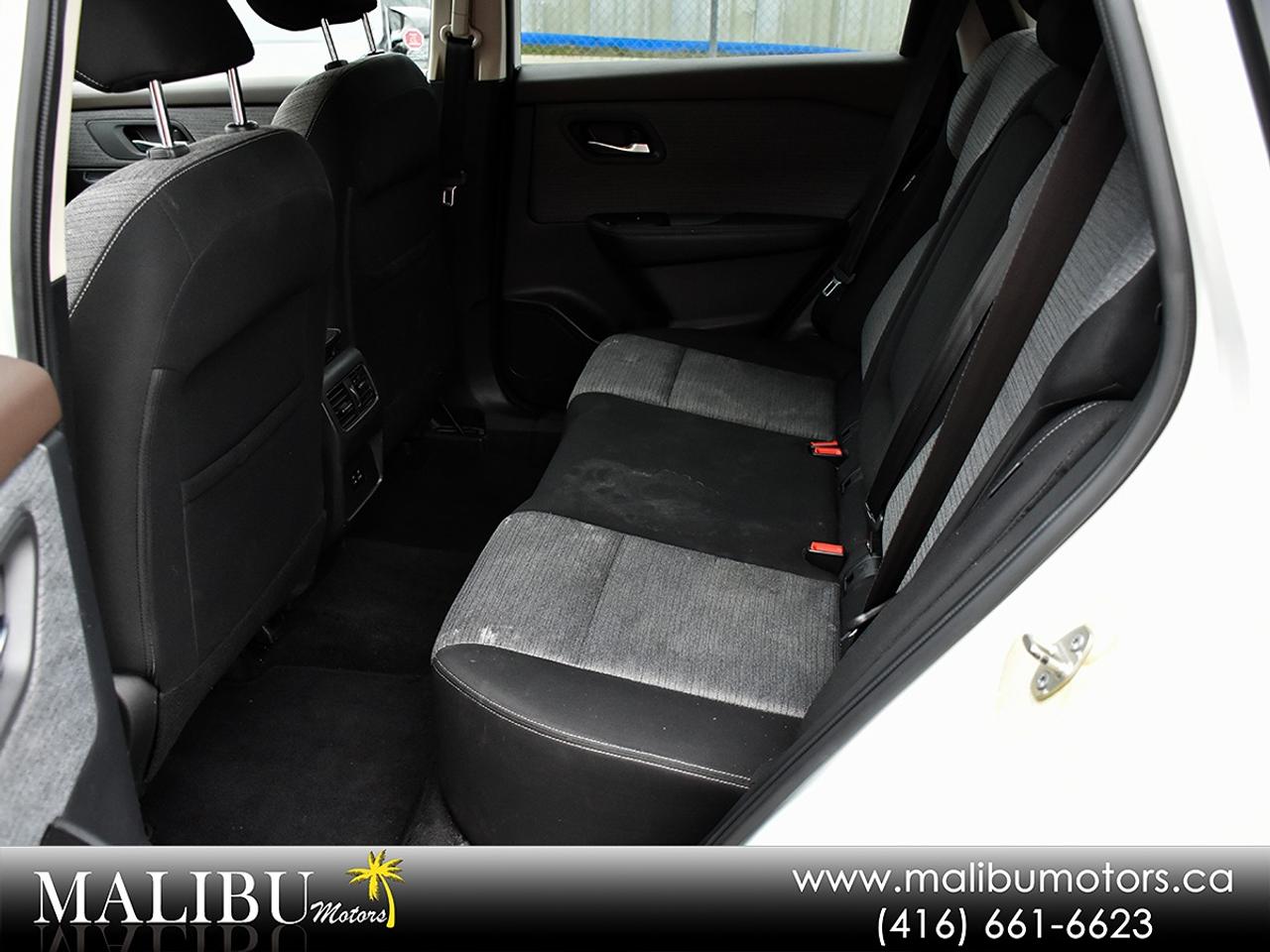 2022 Nissan Rogue SV Photo