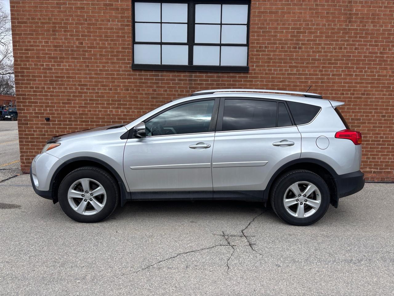 2014 Toyota RAV4 FWD 4dr XLE Photo2