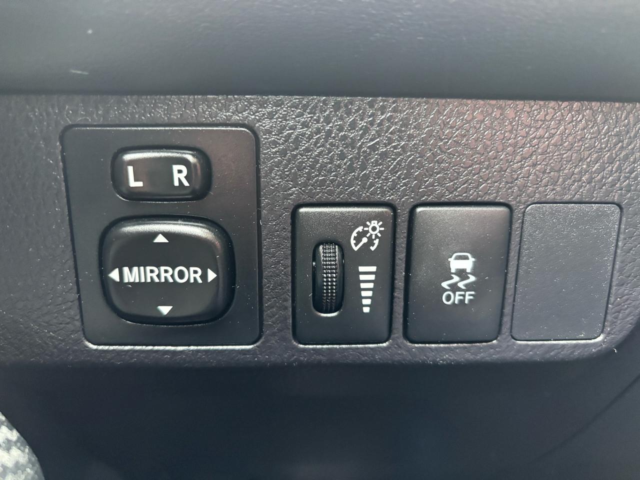 2014 Toyota RAV4 FWD 4dr XLE Photo