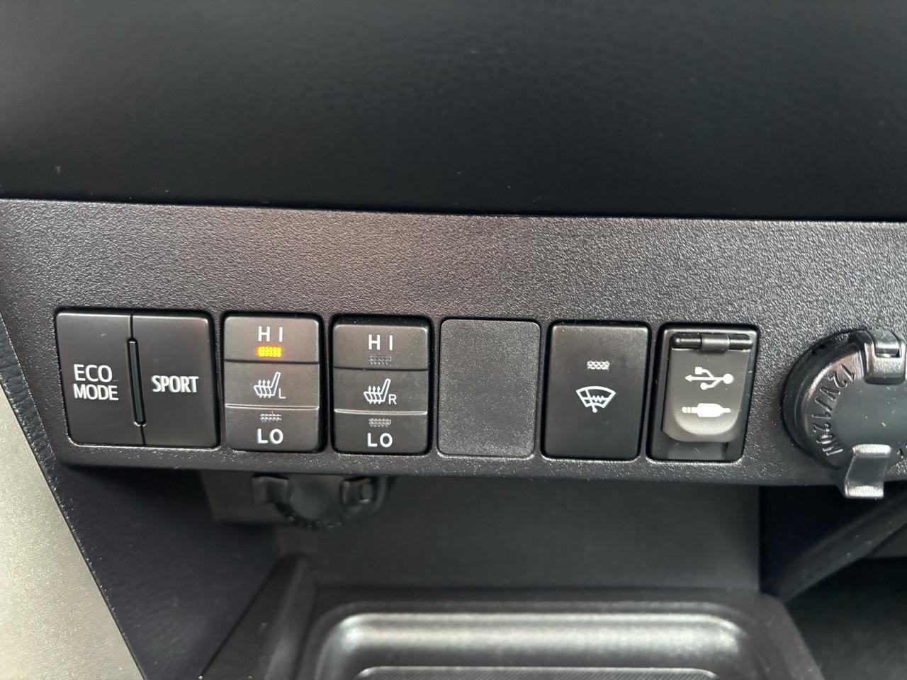 2014 Toyota RAV4 FWD 4dr XLE Photo