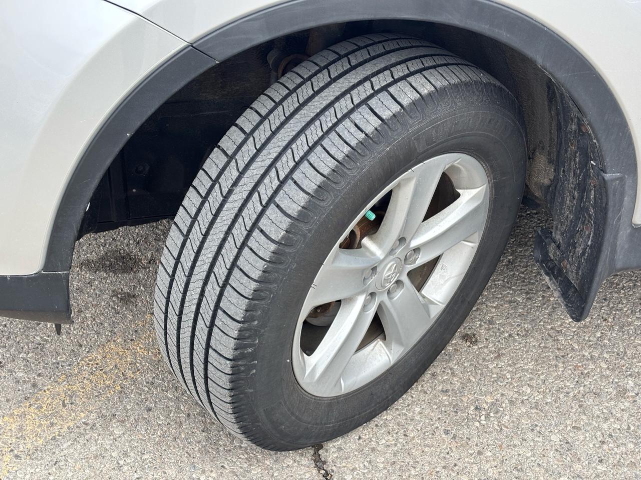 2014 Toyota RAV4 FWD 4dr XLE Photo