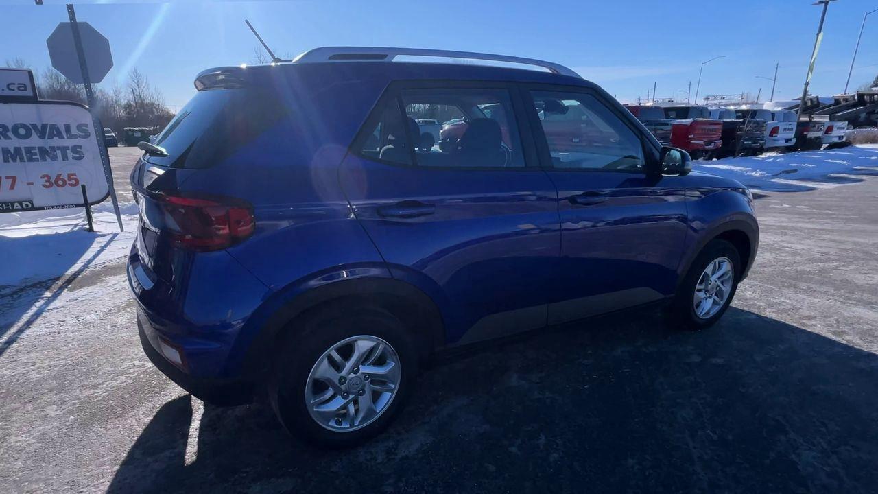 2023 Hyundai Venue Preferred HEATED FRONT SEATS, BACK UP CAMERA, CRUISE CONTROL!! Photo
