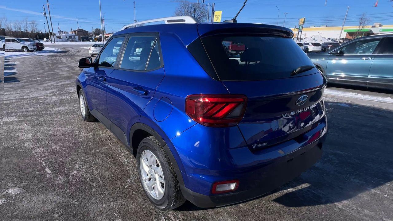 2023 Hyundai Venue Preferred HEATED FRONT SEATS, BACK UP CAMERA, CRUISE CONTROL!! Photo