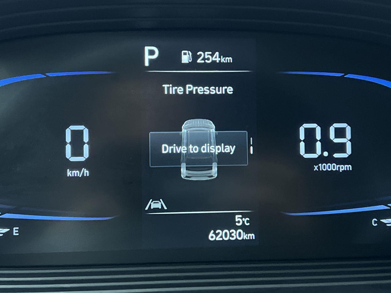 2023 Hyundai Venue Preferred HEATED FRONT SEATS, BACK UP CAMERA, CRUISE CONTROL!! Photo