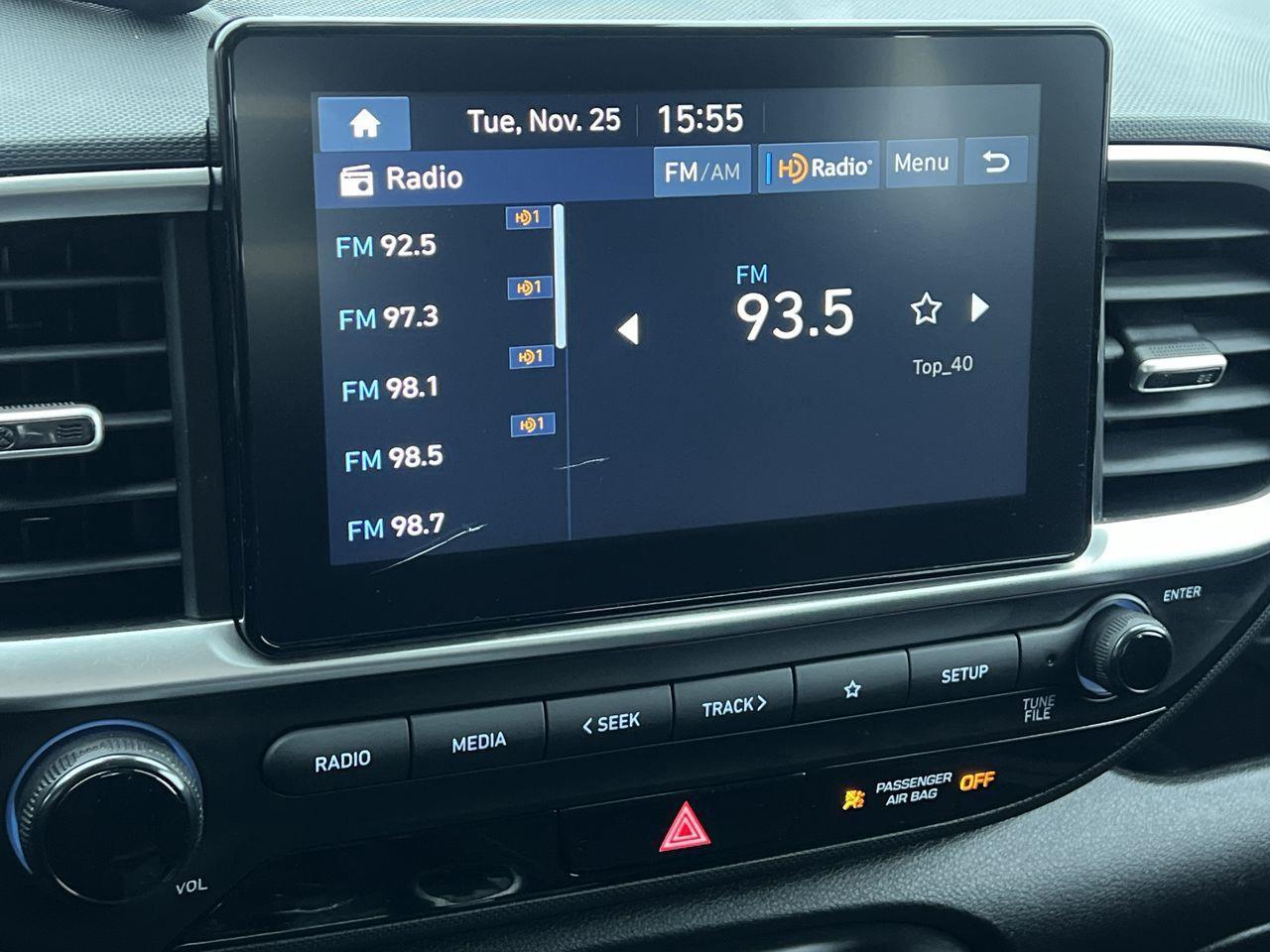 2023 Hyundai Venue Preferred HEATED FRONT SEATS, BACK UP CAMERA, CRUISE CONTROL!! Photo