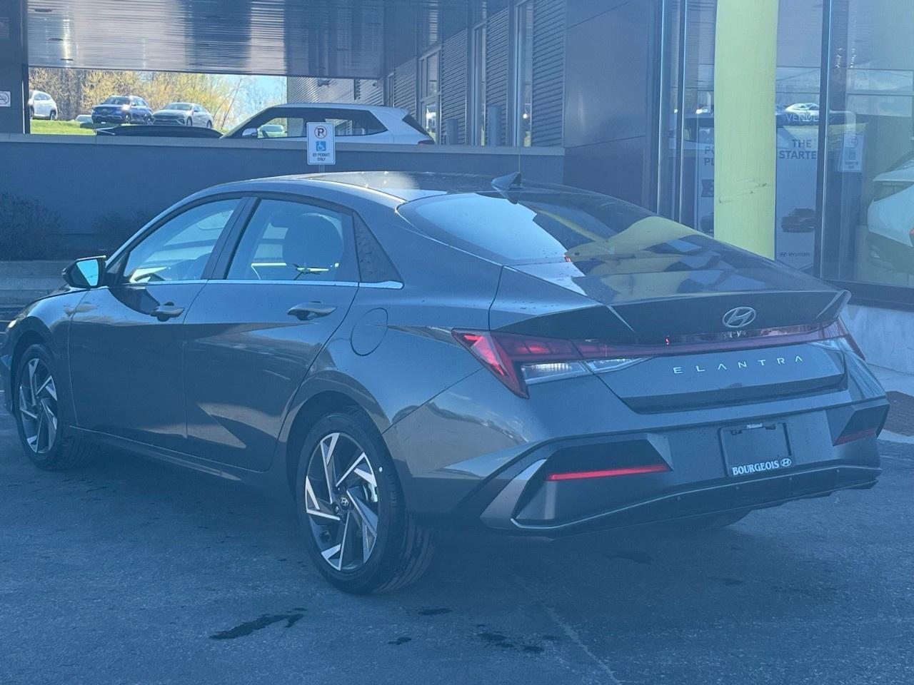 2026 Hyundai Elantra Luxury IVT Photo