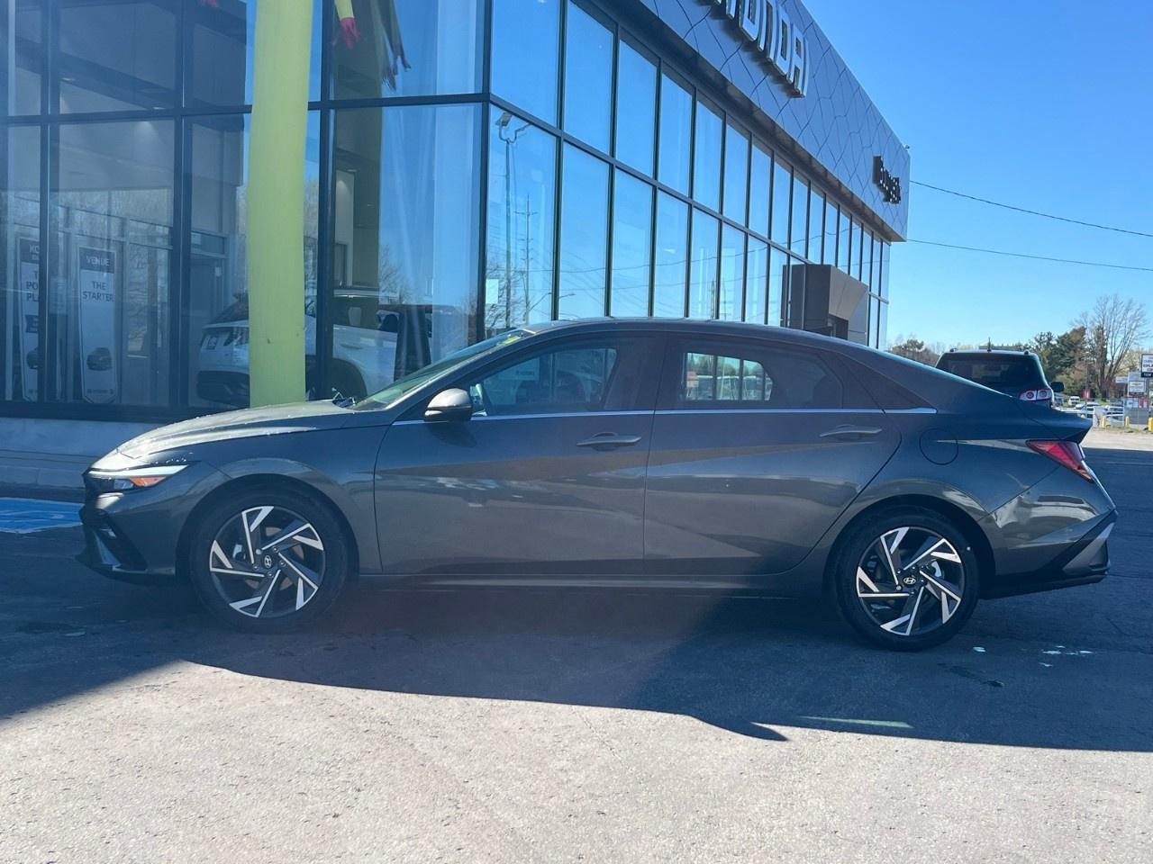 2026 Hyundai Elantra Luxury IVT Photo
