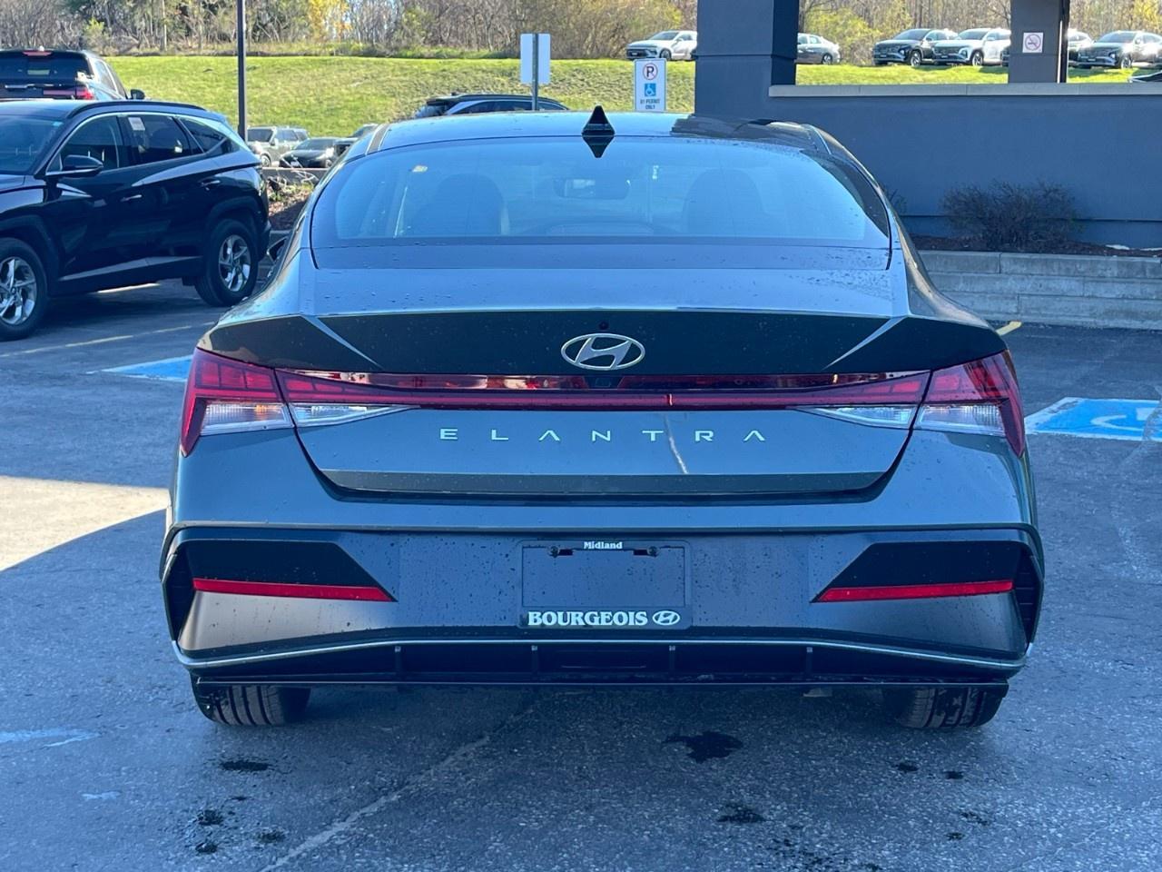 2026 Hyundai Elantra Luxury IVT Photo