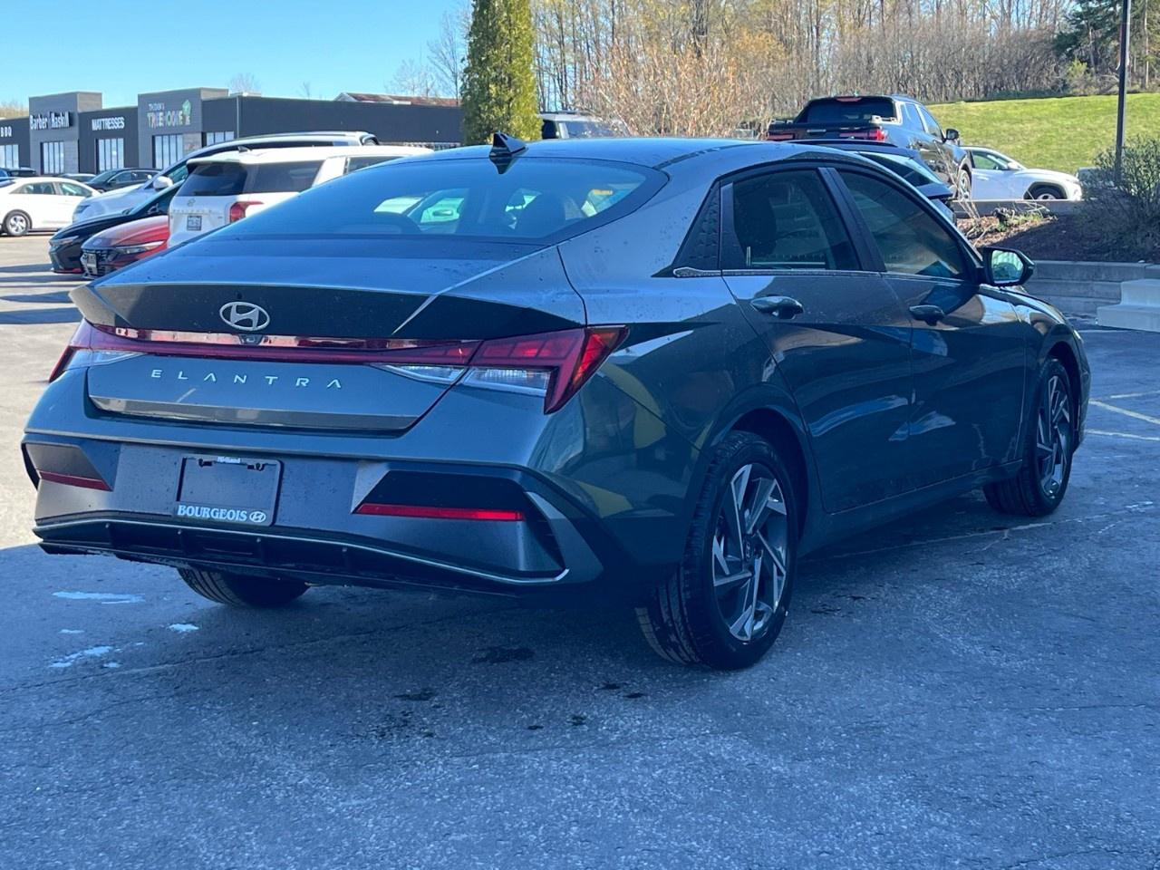 2026 Hyundai Elantra Luxury IVT Photo