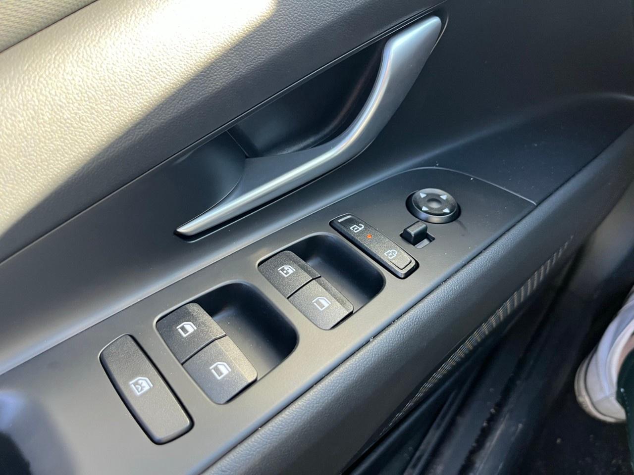 2026 Hyundai Elantra Luxury IVT Photo