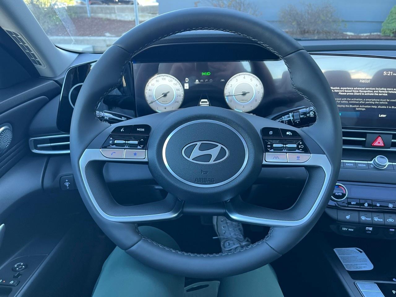 2026 Hyundai Elantra Luxury IVT Photo