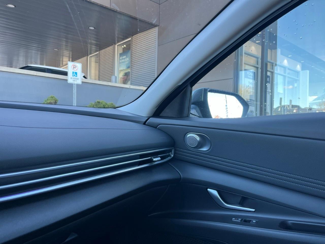 2026 Hyundai Elantra Luxury IVT Photo