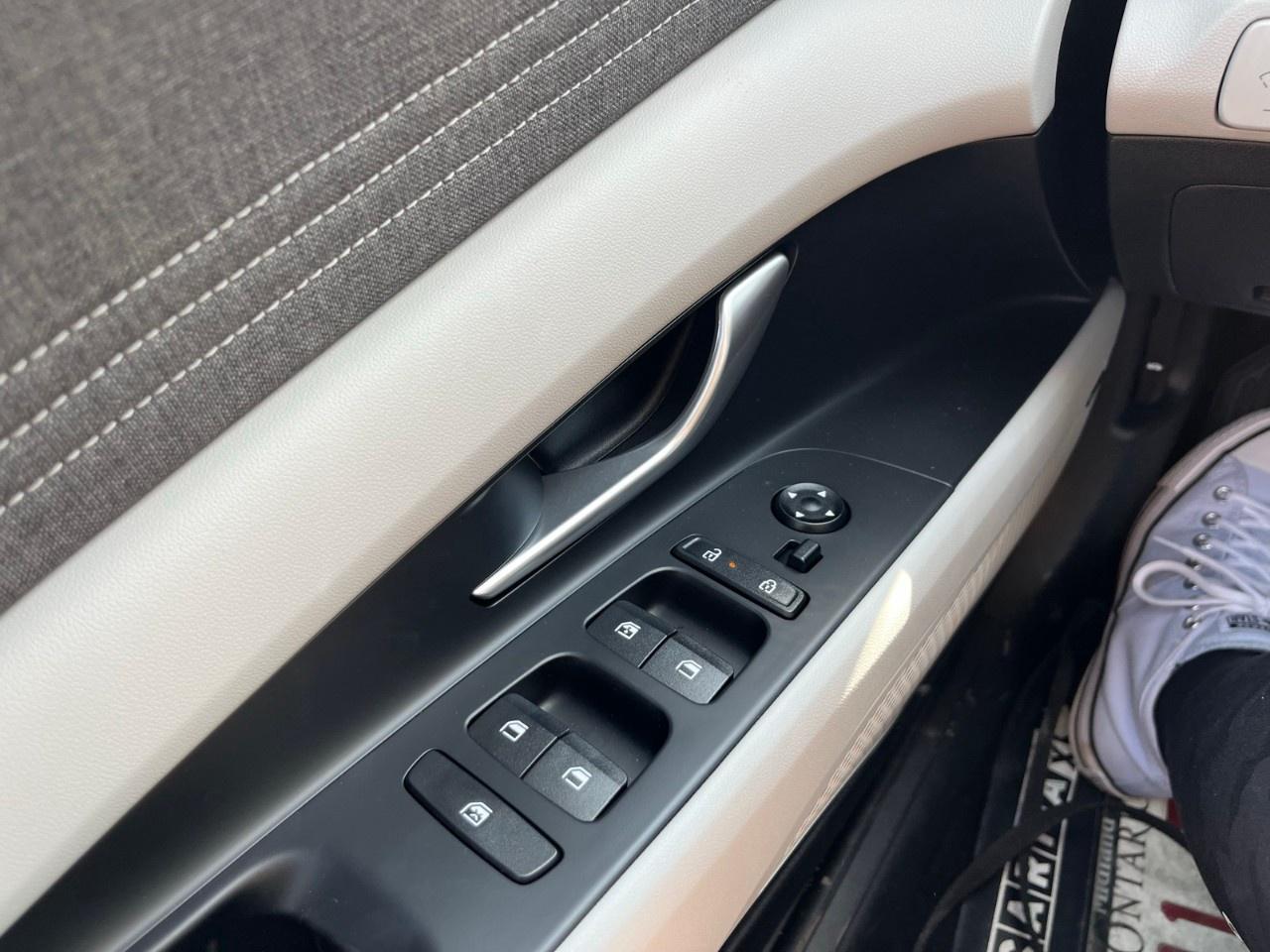 2026 Hyundai Elantra Hybrid Luxury Sedan w/Two-Tone Interior Photo