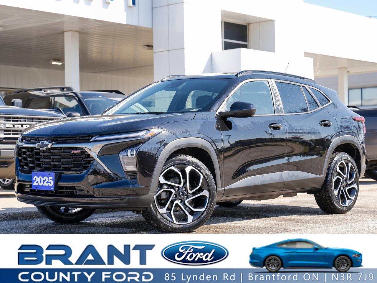 2025 Chevrolet Trax 4 DOOR | SURPRISINGLY SPACIOUS | GAS SAVER Photo0