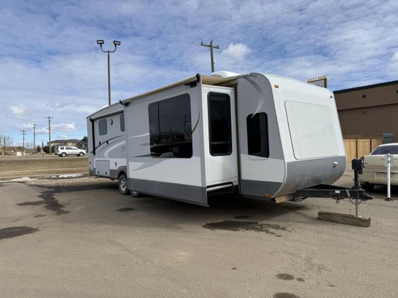 Used 2014 OPEN RANGE RV COMP JOURNEYER 340FLR - for sale in Stettler, AB