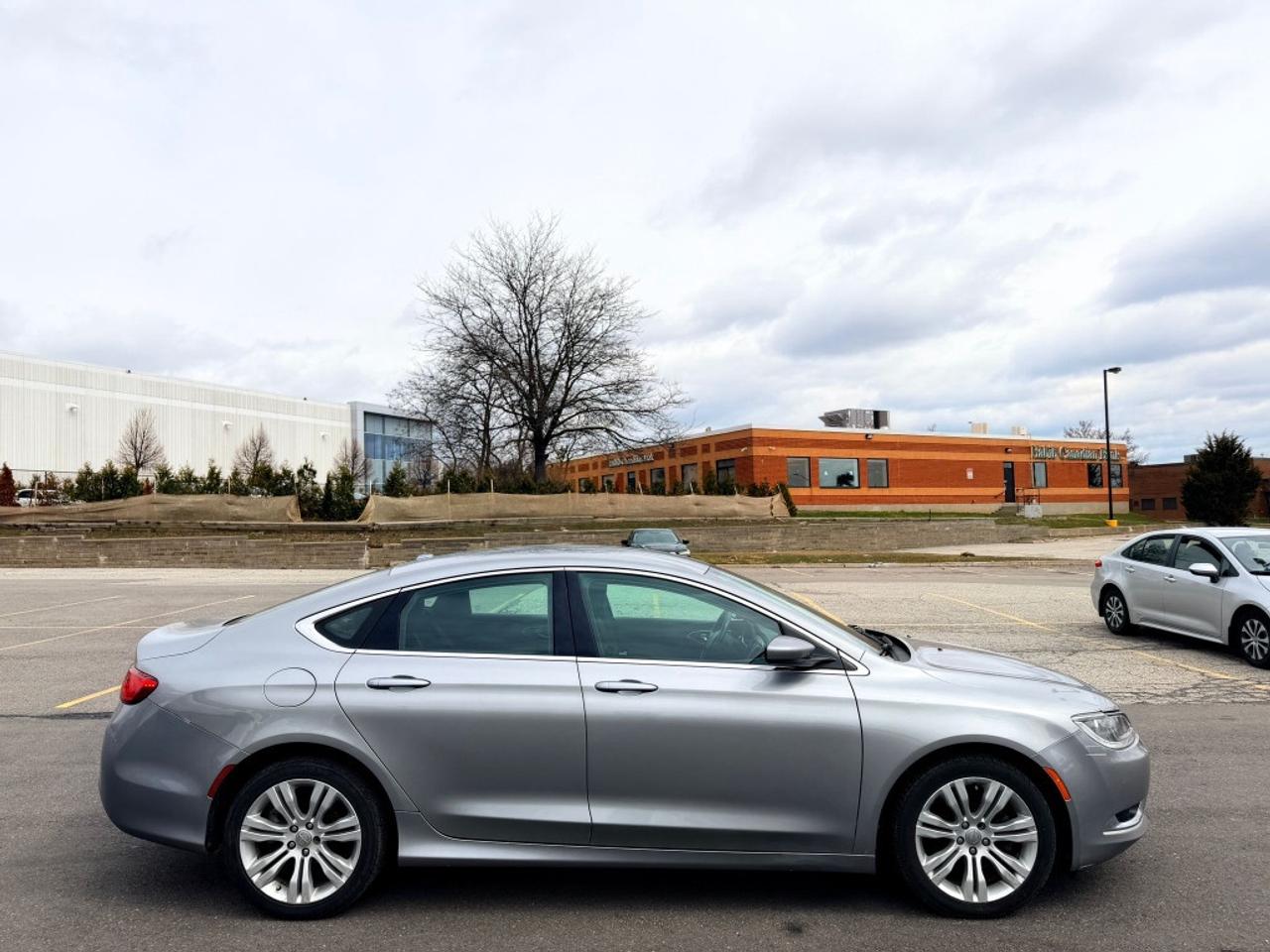 2015 Chrysler 200 Limited 4dr Front-wheel Drive Sedan Automatic Photo
