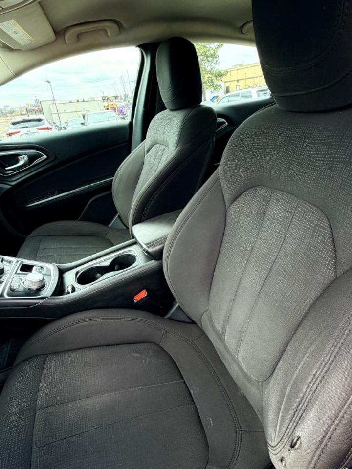 2015 Chrysler 200 Limited 4dr Front-wheel Drive Sedan Automatic Photo
