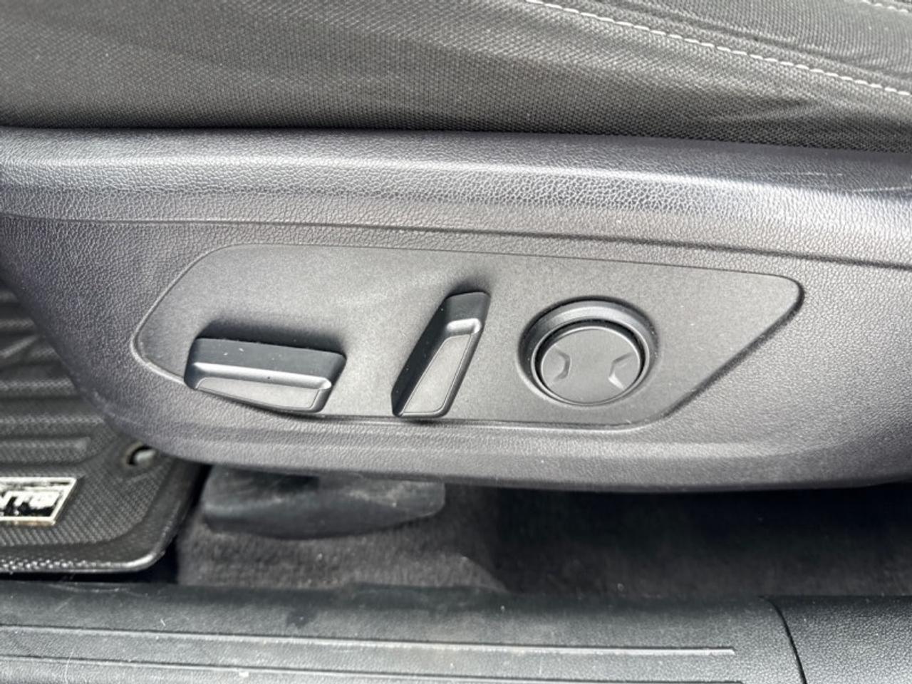 2022 Kia Sorento X-Line  Heated Steering Wheel - $223 B/W Photo