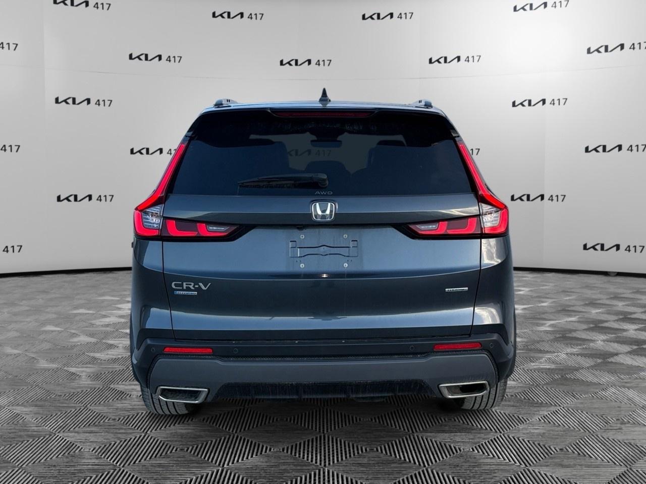2023 Honda CR-V Hybrid Touring AWD Photo3