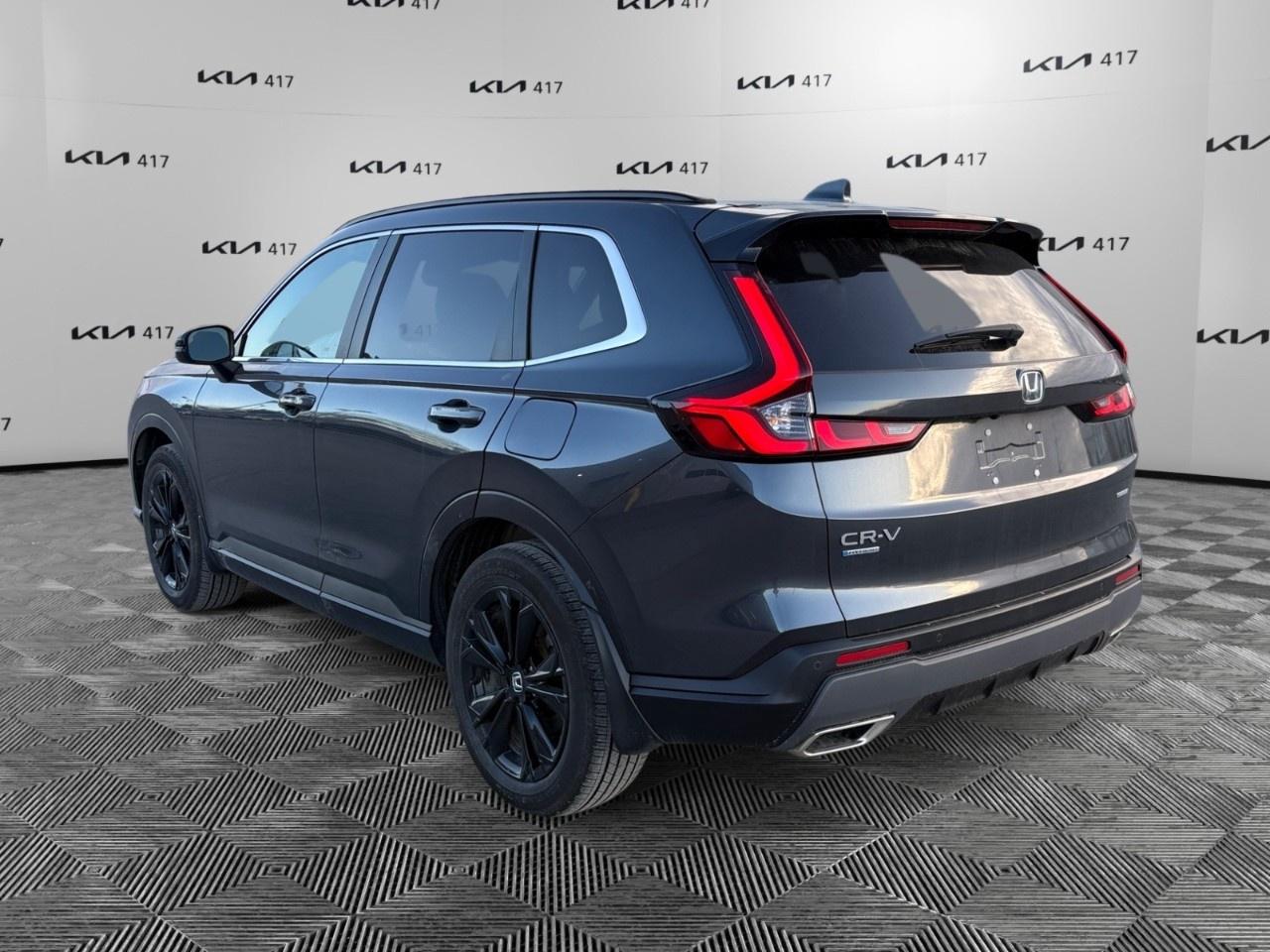 2023 Honda CR-V Hybrid Touring AWD Photo2