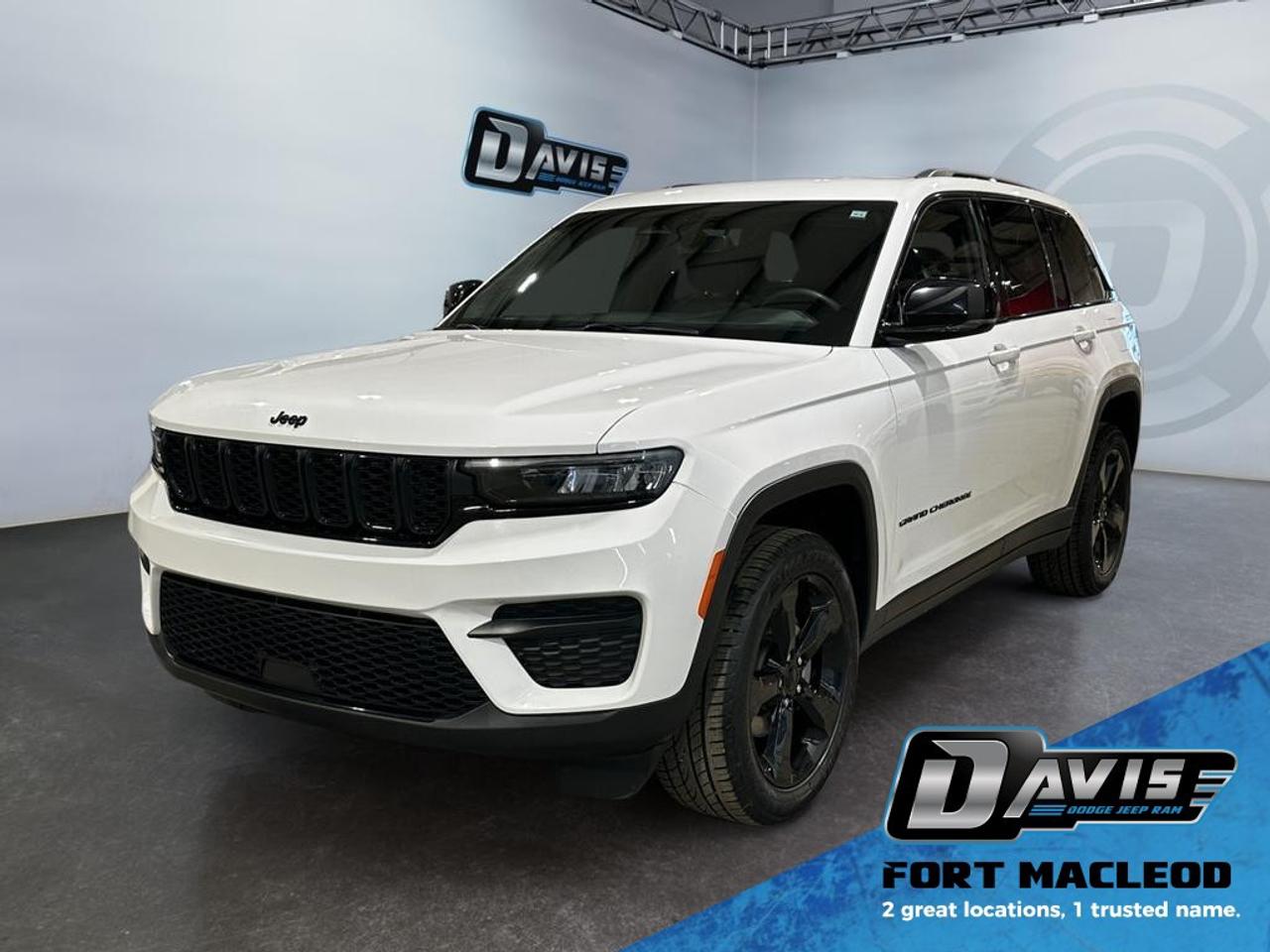 Used 2023 Jeep Grand Cherokee ALTITUDE 4X4 for sale in Fort Macleod, AB