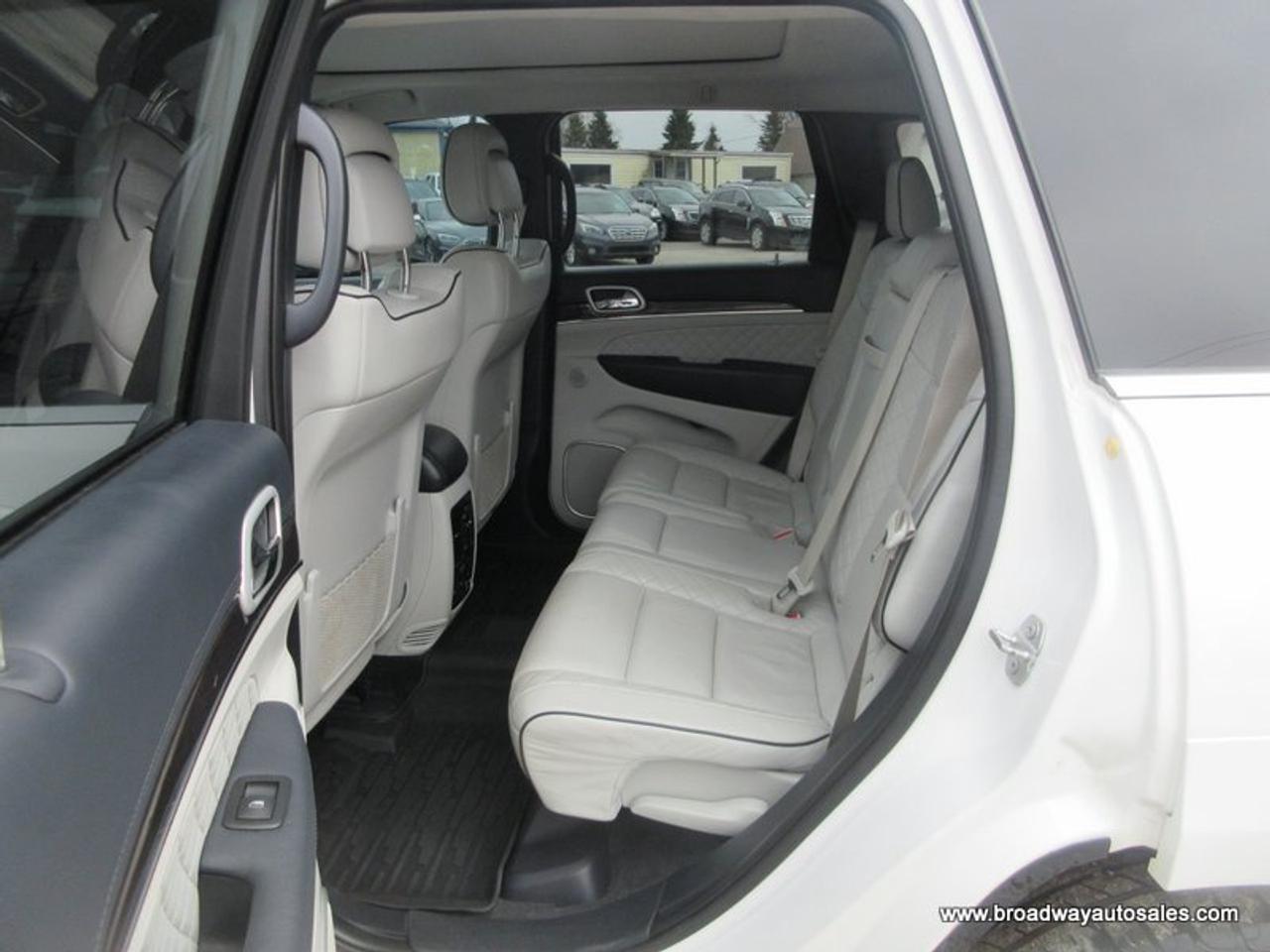 2020 Jeep Grand Cherokee LOADED SUMMIT-PACKAGE 5 PASSENGER 5.7L - V8.. 4X4.. NAVIGATION.. PANORAMIC SUNROOF.. LEATHER.. HEATED SEATS.. ECO & SPORT MODE.. Photo