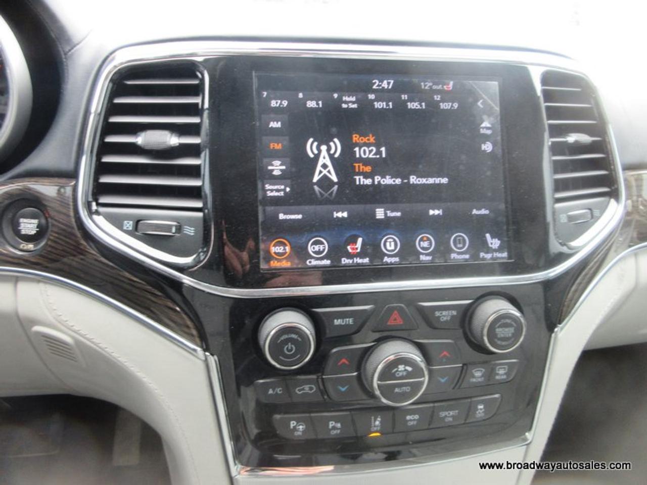 2020 Jeep Grand Cherokee LOADED SUMMIT-PACKAGE 5 PASSENGER 5.7L - V8.. 4X4.. NAVIGATION.. PANORAMIC SUNROOF.. LEATHER.. HEATED SEATS.. ECO & SPORT MODE.. Photo