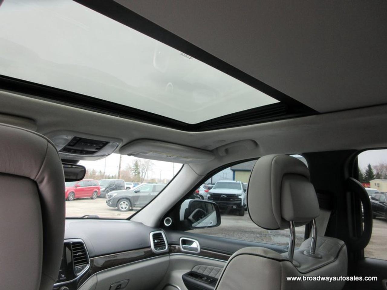 2020 Jeep Grand Cherokee LOADED SUMMIT-PACKAGE 5 PASSENGER 5.7L - V8.. 4X4.. NAVIGATION.. PANORAMIC SUNROOF.. LEATHER.. HEATED SEATS.. ECO & SPORT MODE.. Photo