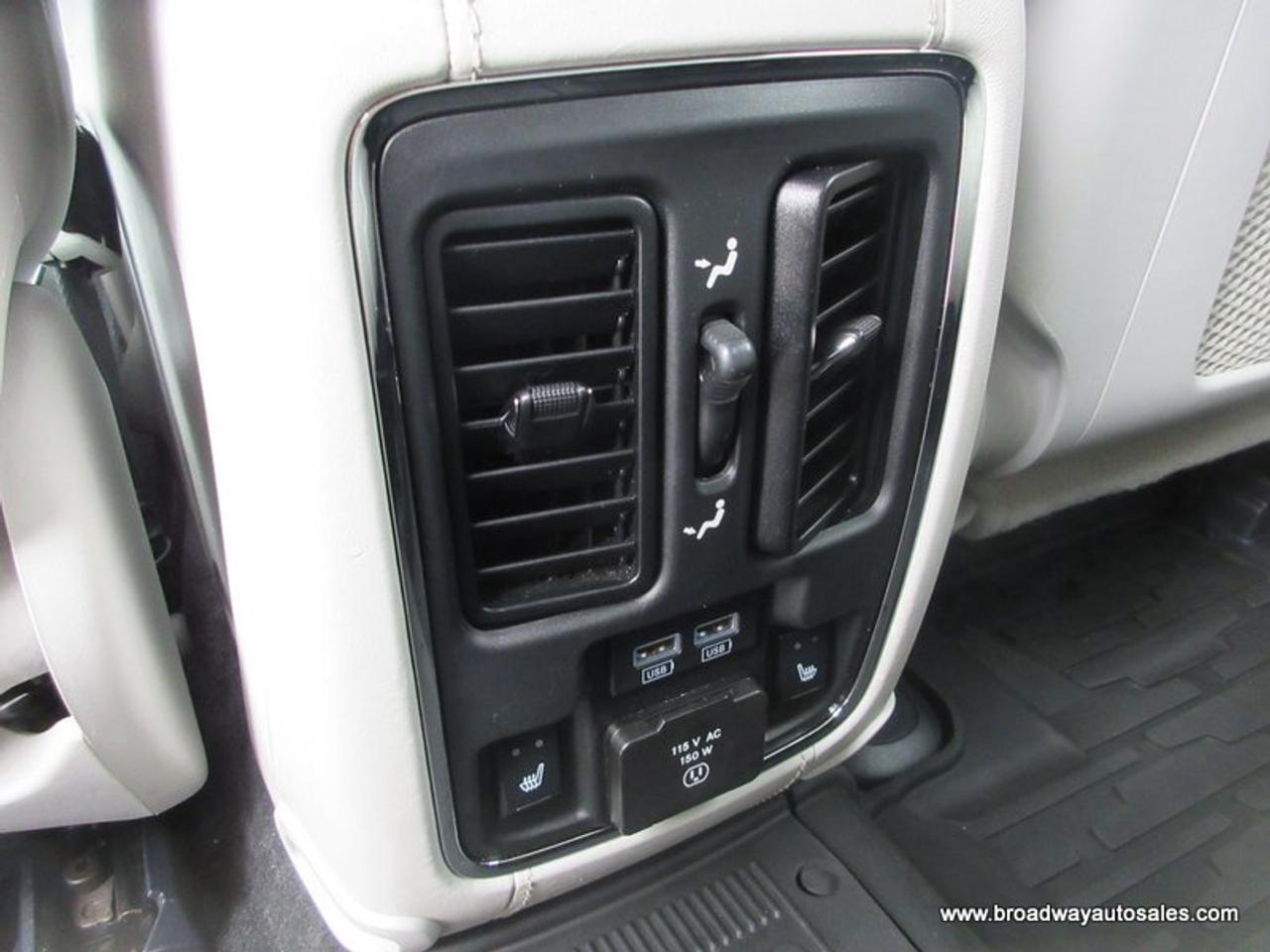 2020 Jeep Grand Cherokee LOADED SUMMIT-PACKAGE 5 PASSENGER 5.7L - V8.. 4X4.. NAVIGATION.. PANORAMIC SUNROOF.. LEATHER.. HEATED SEATS.. ECO & SPORT MODE.. Photo