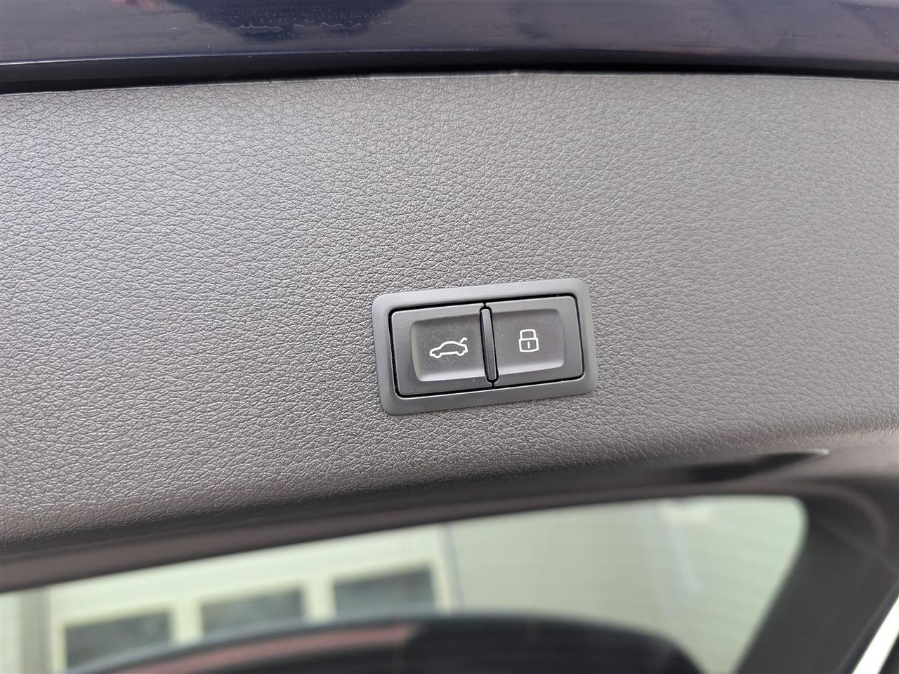 2022 Audi E-Tron 55 TECHNIK QTRO - NAVI - PANO ROOF - TECH FEATURES Photo