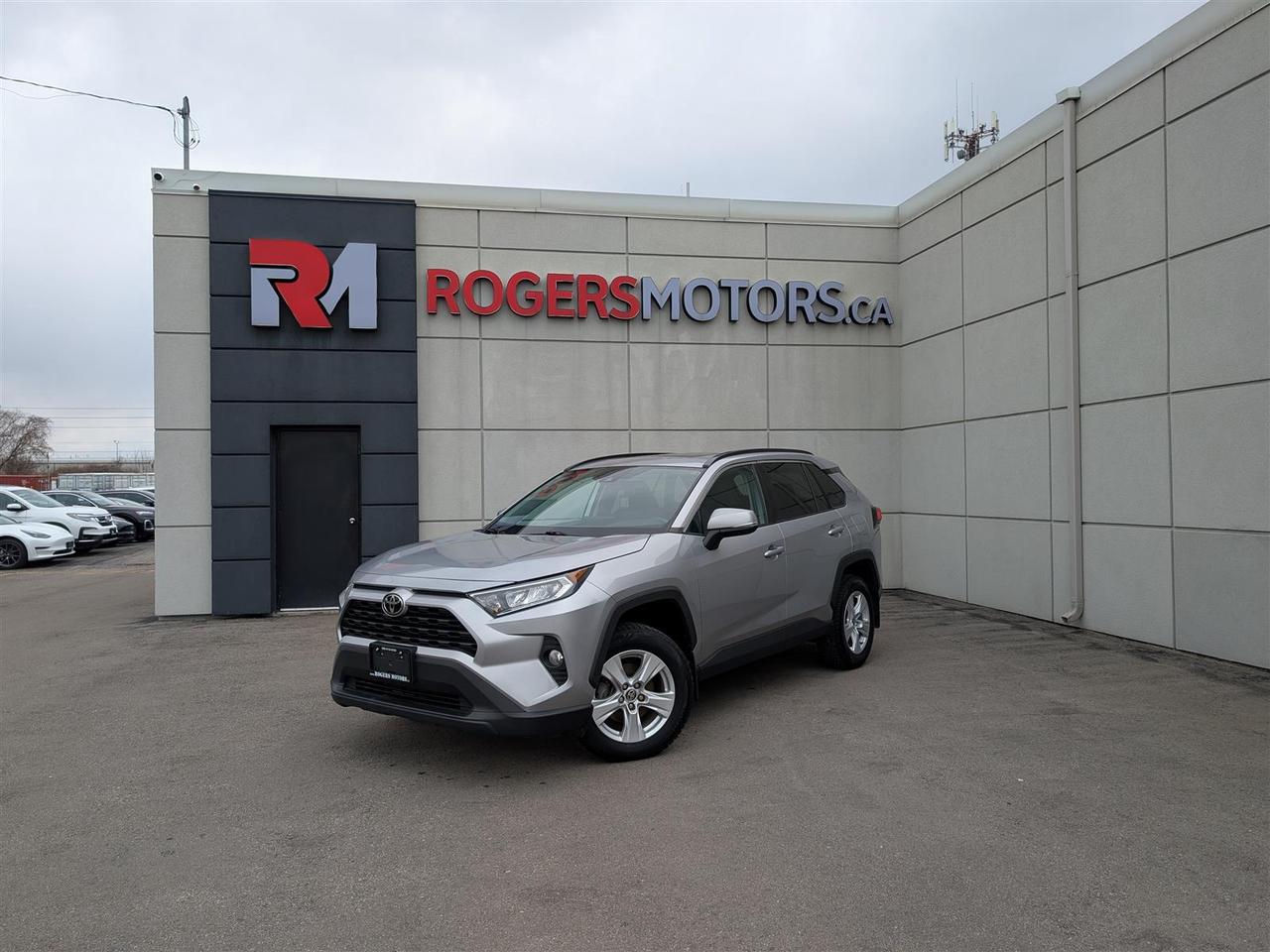 2021 Toyota RAV4 XLE AWD - SUNROOF - HTD SEATS - TECH FEATURES Photo
