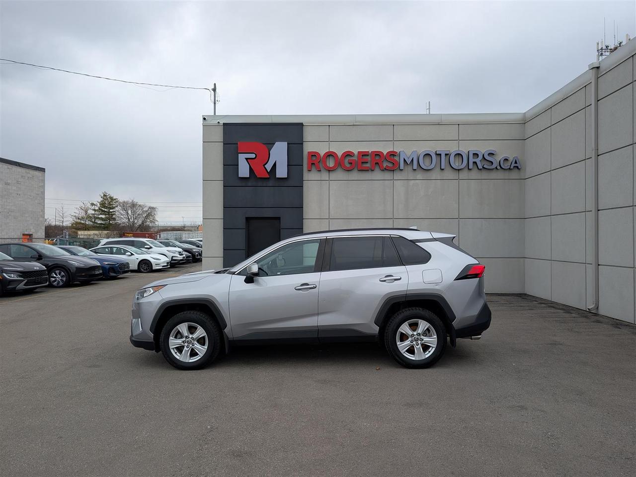 2021 Toyota RAV4 XLE AWD - SUNROOF - HTD SEATS - TECH FEATURES Photo