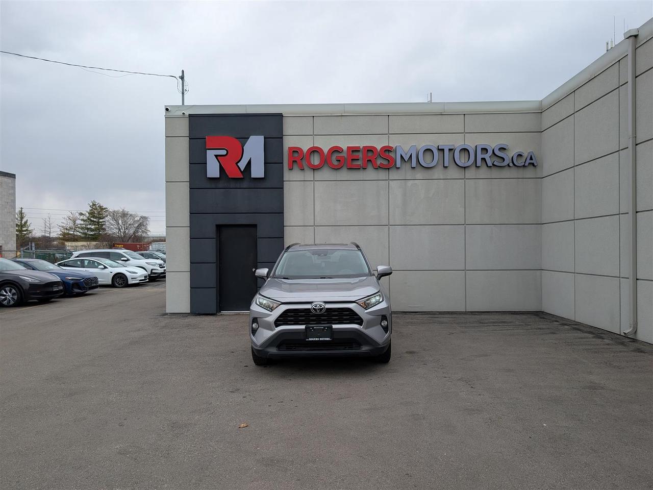 2021 Toyota RAV4 XLE AWD - SUNROOF - HTD SEATS - TECH FEATURES Photo
