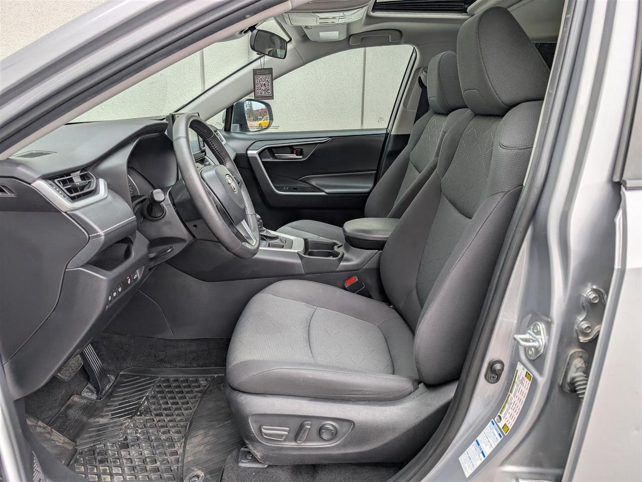 2021 Toyota RAV4 XLE AWD - SUNROOF - HTD SEATS - TECH FEATURES Photo