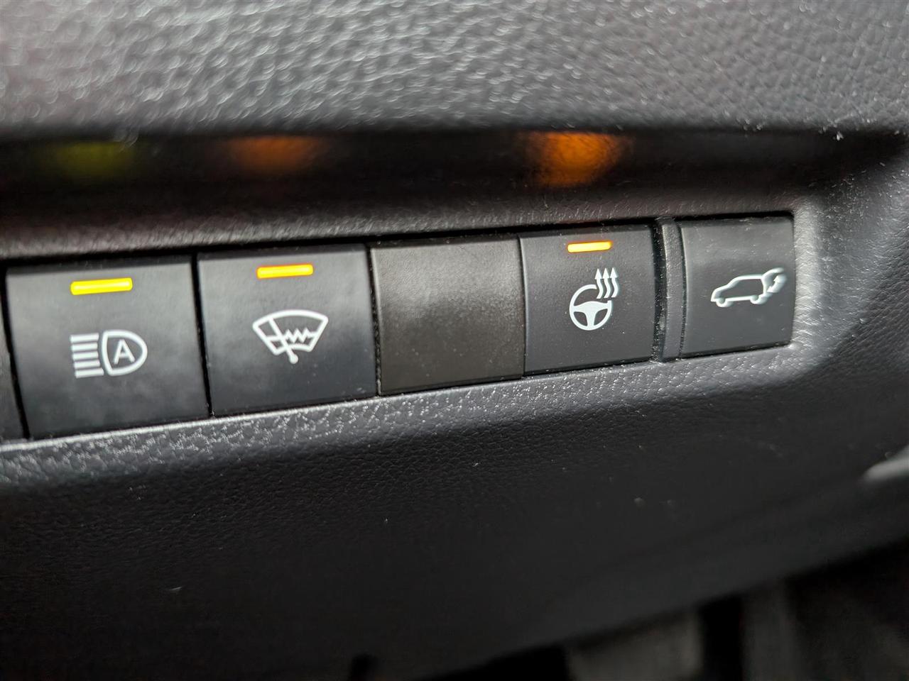 2021 Toyota RAV4 XLE AWD - SUNROOF - HTD SEATS - TECH FEATURES Photo