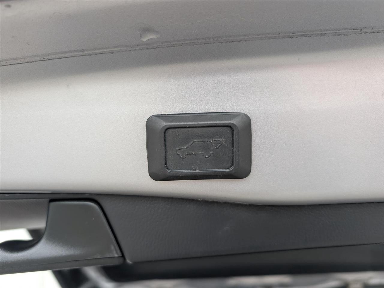 2021 Toyota RAV4 XLE AWD - SUNROOF - HTD SEATS - TECH FEATURES Photo
