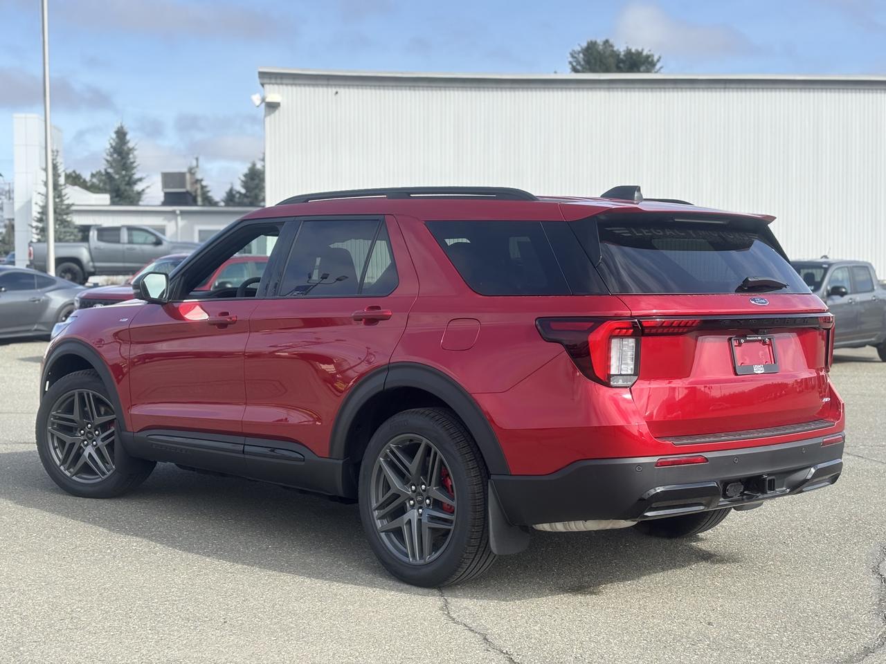 2026 Ford Explorer ST-Line Photo2