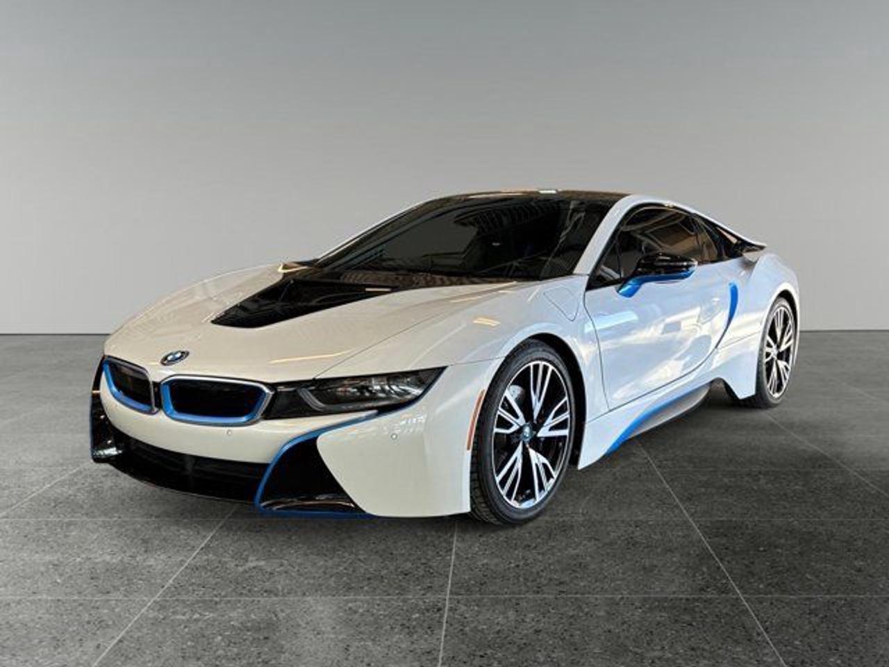 2016 BMW i8 **SUPER LOW KM'S** - Photo #1