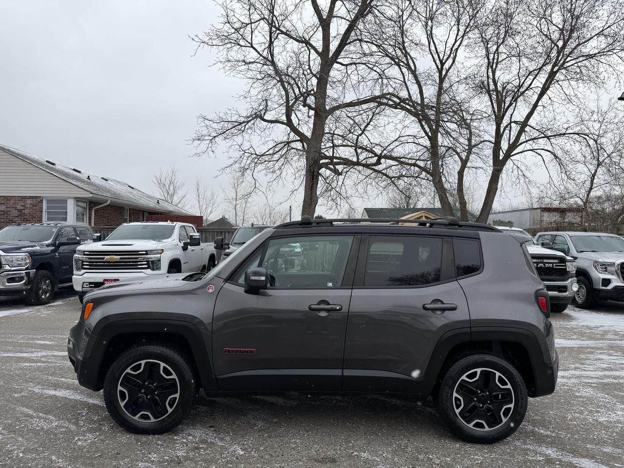 2016 Jeep Renegade Trailhawk | Clean CARFAX Photo